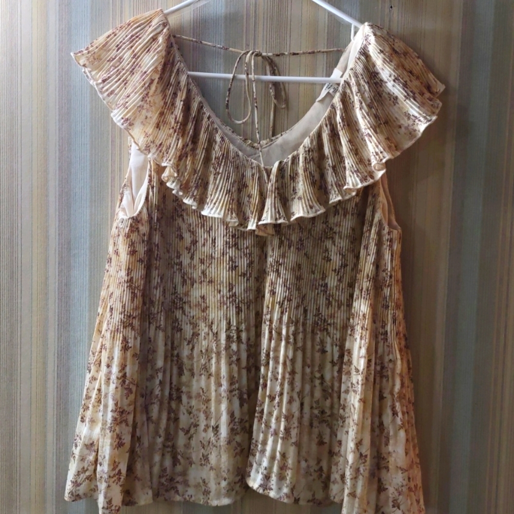 Pleated Tank